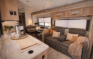 Clean Family RV Sleeps 5 Fully Equipped