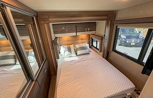 DELANO - Luxury Mini Coach for 2-4