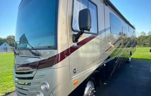 2017 Fleetwood Storm 36F - Will work w/your budget