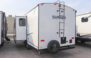 2022 Sunset Trail SS242BH RV rental photo 9