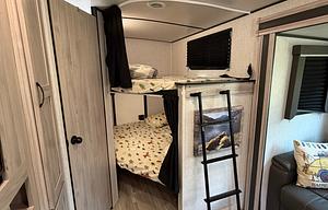 Golden Getaways Family RV – Sleeps 8 - 10