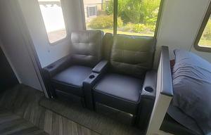 Beautiful Luxury travel trailer w/ King size bed