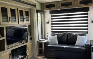Luxury RV | Sleeps 10 | Bunkhouse & King Suite
