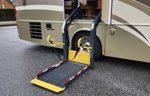 (2008 Winnebago Vectra) The Johnson's Road Coach