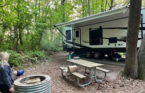 2022 Fuel 305 RV rental photo 18
