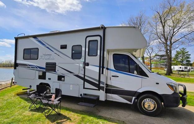 The Easy Escape | Sleeps 5 | BNA Pickup Available