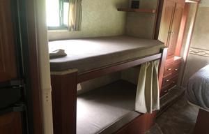 2014 Winnebago chalet 31JR Bunk house #10