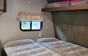 2016 Keystone RV Hideout Single Axle 175LHS RV rental photo 9