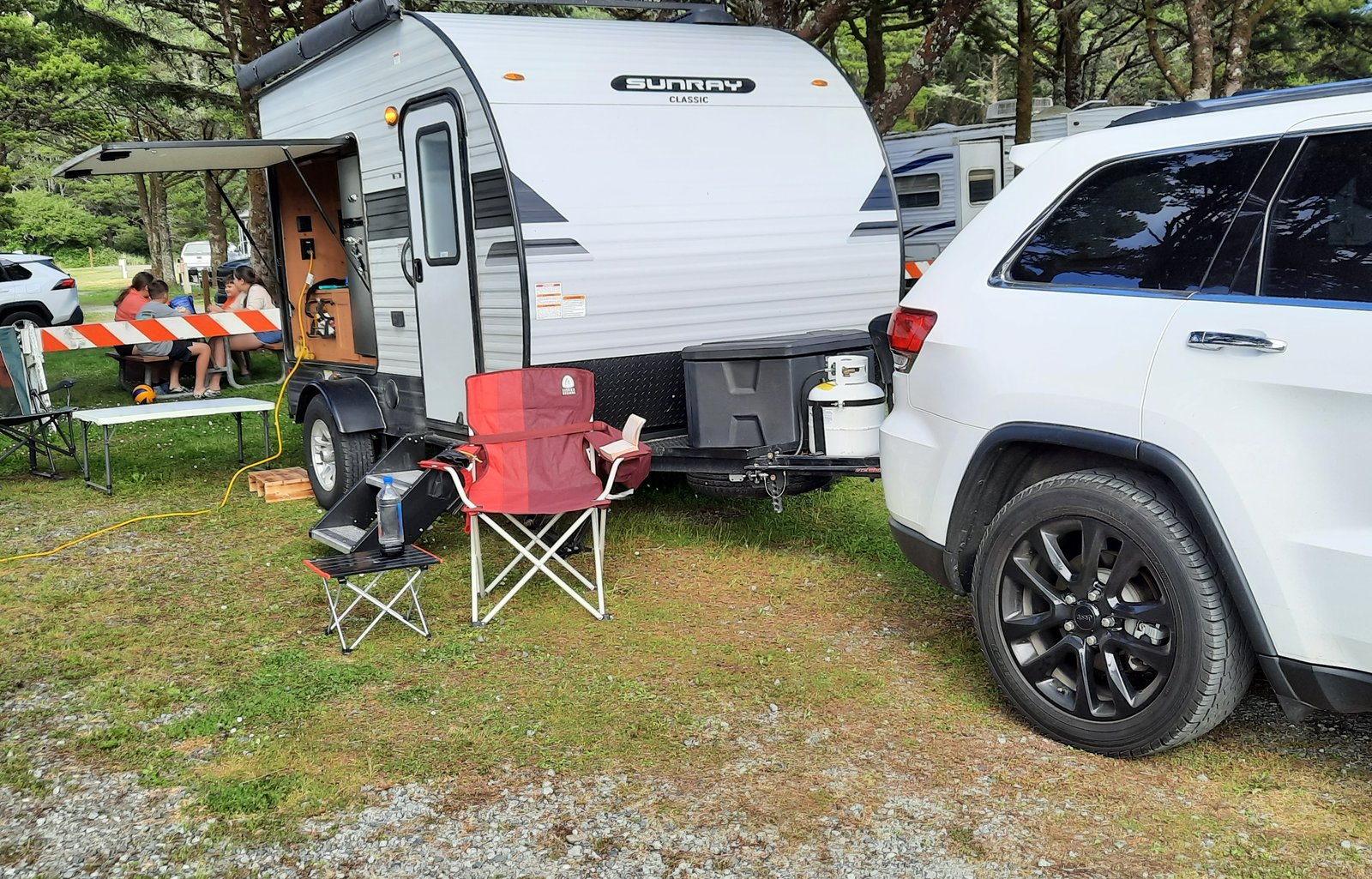 Easy Tow Sunray Classic-Queen Bed, Outdoor Kitchen