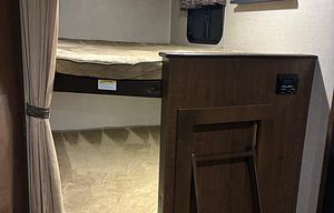 2017 Hideout 28BHS RV rental photo 13