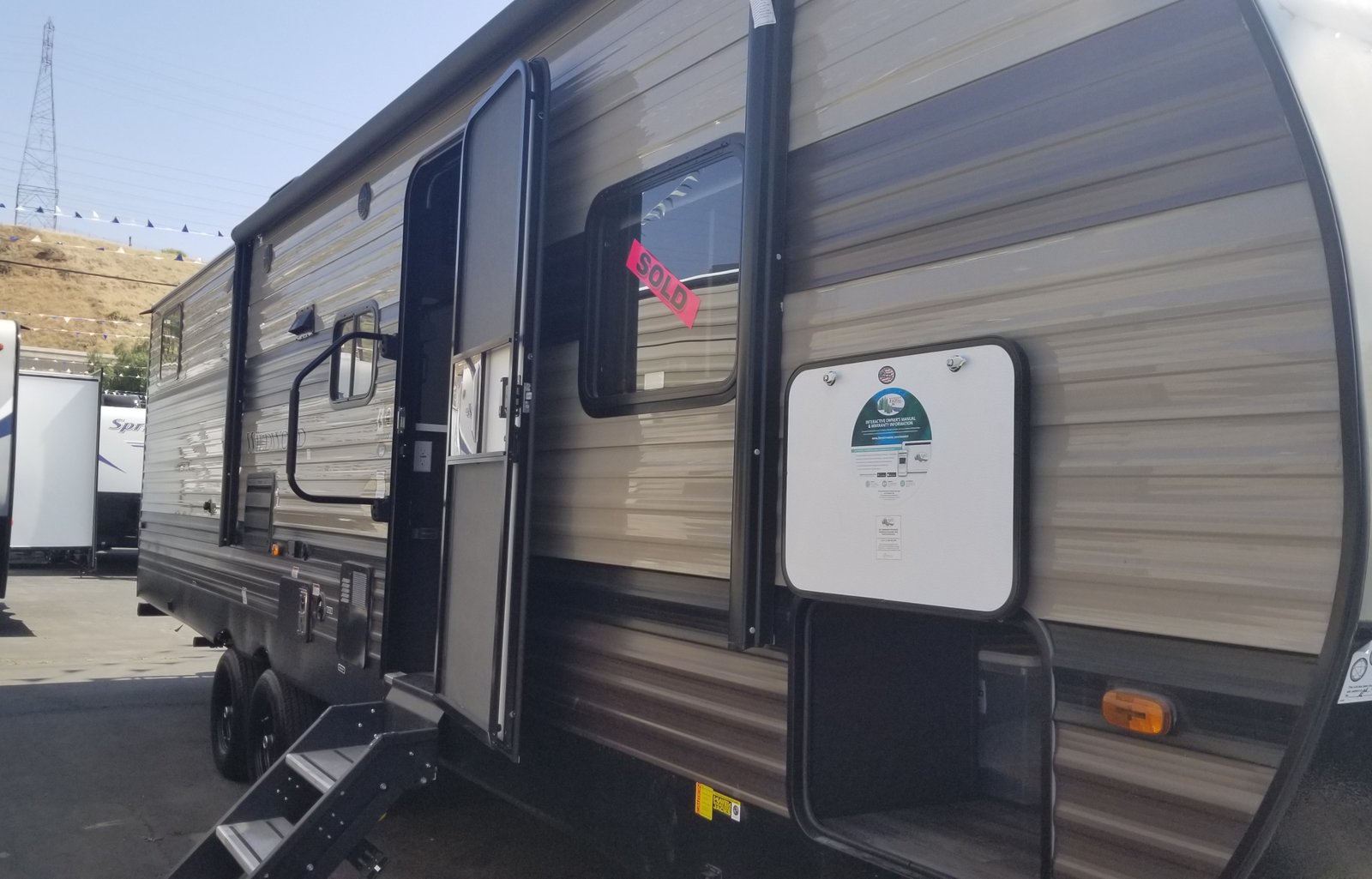 Luxurious Travel Trailer sleeps 10