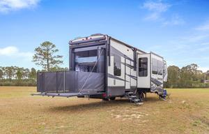 2018 Grand Design Momentum 351M ( Delivery Only)