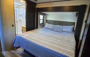 The Easy Living Retreat | Spacious RV + 1.5 Bath