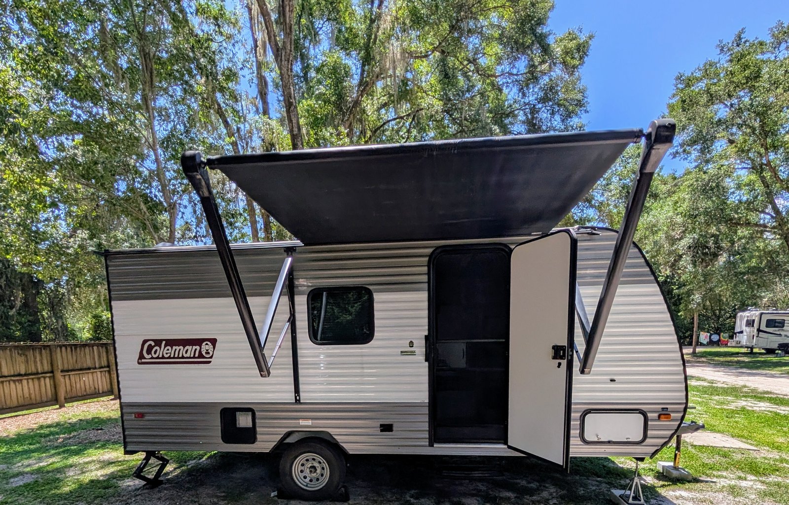 2024 Coleman Lantern 17b- Light & Easy Tow