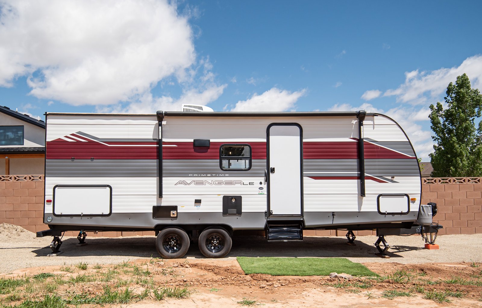 2025 Avenger with Bunks (LIKE NEW)-Delivery Only