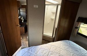 Beautifully Maintained Clean 2017 Keystone Camper