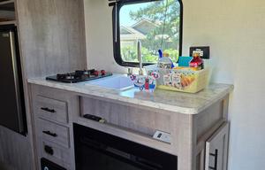 2024 Coleman 17B RV rental photo 4