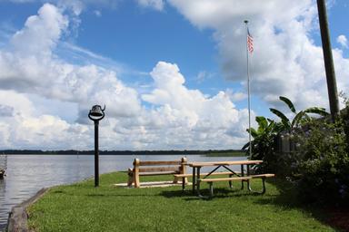 Lakefront picnic area overlooking Lake Rousseau