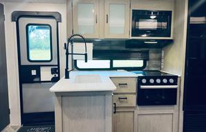 2024 Salem Cruise Lite 273QBXL RV rental photo 12