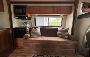 2010 Coachmen Freelander | Clean & Roomy Family RV