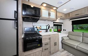 2023 Gulf Stream RV Conquest Ultra-Lite 236RL RV rental photo 5