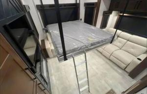 Luxury 5th wheel 2 bedrooms 1.5 baths 3 ac sleep 6