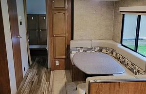 MoJo's 2018 Coachmen Freedom Express 29SE Sleeps 9