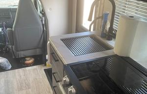 2025 Magnitude GA22 Chevy RV rental photo 3