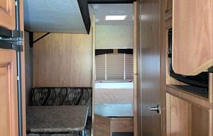 2011 Fleetwood RV Storm 32BH RV rental photo 15