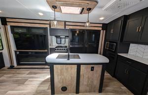 Outback: Chef's kitchen, King bed, 3 slides, Solar