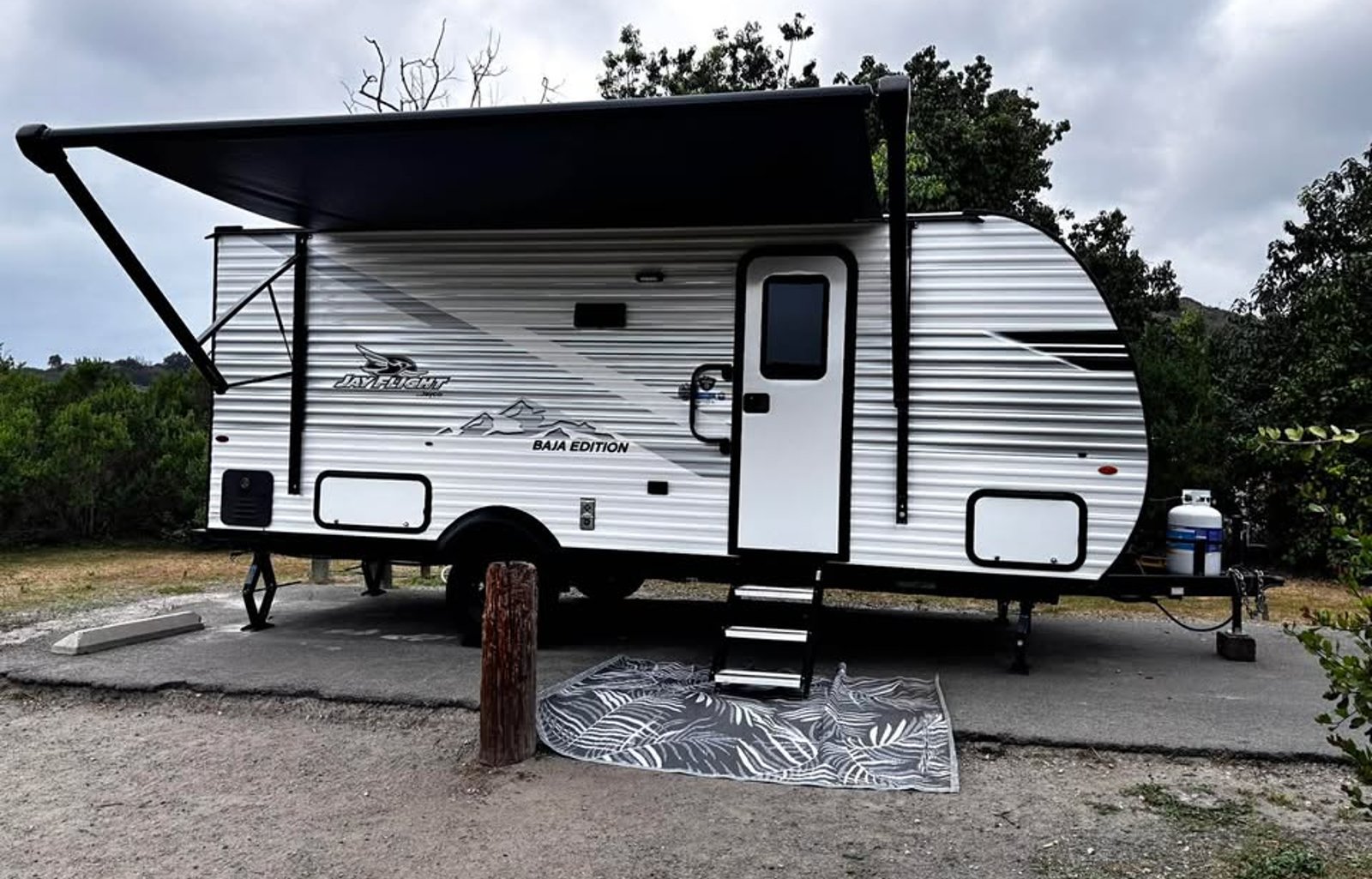 Desert Rent A Hive –2026 Clean Jayco w/ Bunks