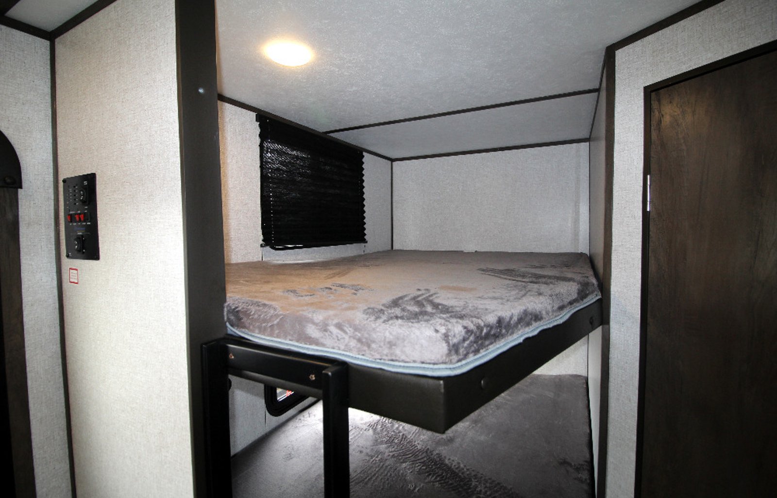 2022 Dutchmen RV Coleman Lantern Series 285BH