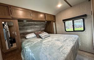 Traveler – Compact Comfort for Your Next Adventure