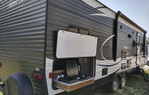 Family Friendly camper with Kids Bunkhouse