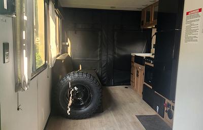 2025 Toy Hauler: Cherokee Grey Wolf 18RR