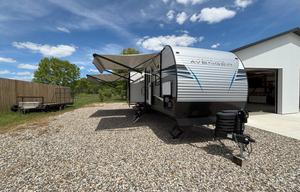 2020 Avenger 32QBI RV rental photo 9