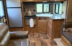 Beautifully Maintained Clean 2017 Keystone Camper