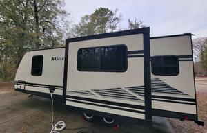 "Couples Caravan" Minnie Winnie 2500RL