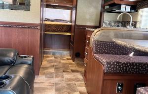 2015 Thor Freedom Elite 28’ Motorhome, Low Mileage