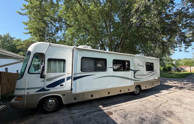 34’ Windsong RV – Low Miles, Sleeps 7