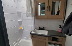 2021 Cruiser Radiance Ultra Lite 28QD RV rental photo 7
