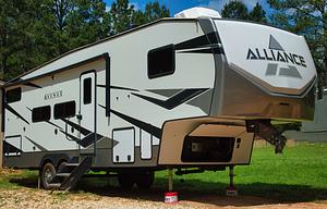 Event-Ready 5th Wheel | Sleeps 8+ | Spacious