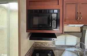 2014 Chateau 28A RV rental photo 17