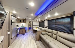 2022 CrossRoads Zinger 333D Travel Trailer 33'