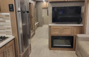 2022 Thor Motor Coach Miramar 37.1
