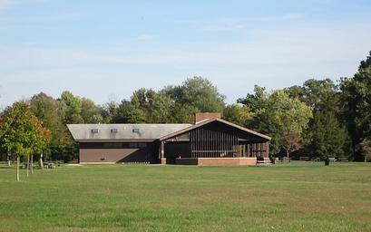 Area A Picnic Shelter at Fort Hunt Park shelter wide view