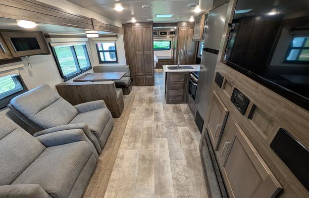 Rockwood Ultra Lite | Modern, Spacious and Cozy