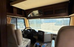 A9 Luxury Thor Sleeps 8 w/ Starlink Private Master