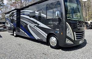 Luxury 2023 Thor Sleeps 8+