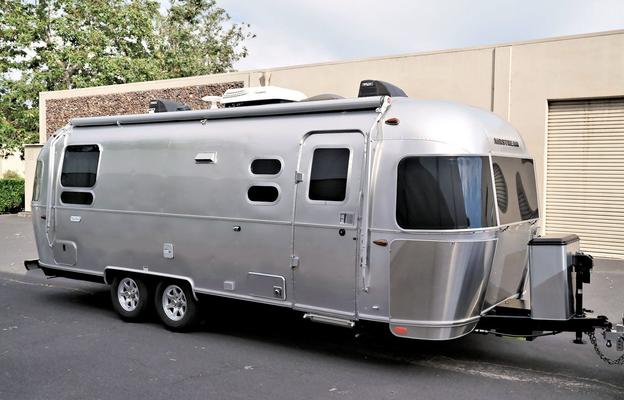 2022 Flying Cloud 25RB Twin RV rental photo 1
